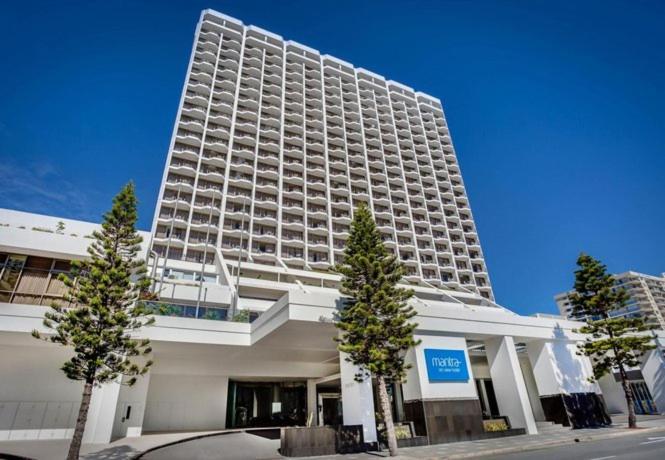 Apartment Surfers Ocean View Sleeps 4, Free Wifi, Washing Machine, Large Fridge *