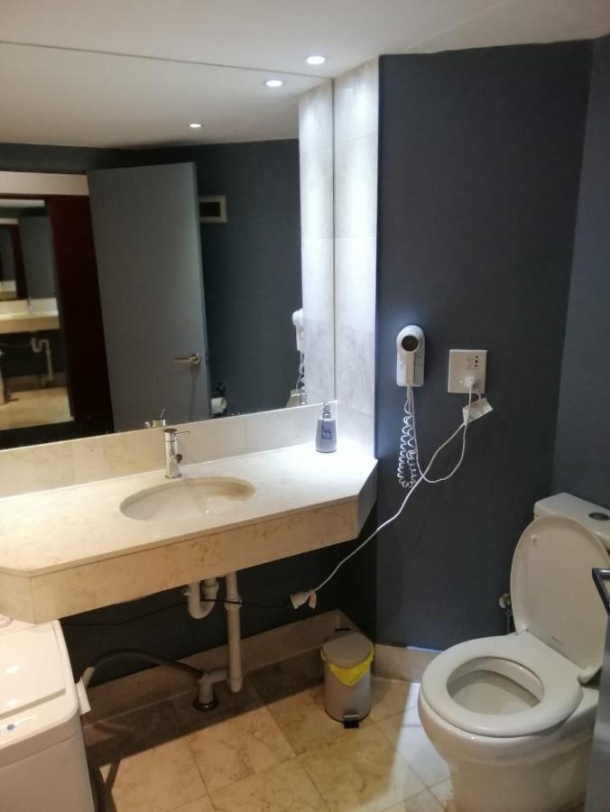 Apartment Surfers Ocean View Sleeps 4, Free Wifi, Washing Machine, Large Fridge Gold Coast