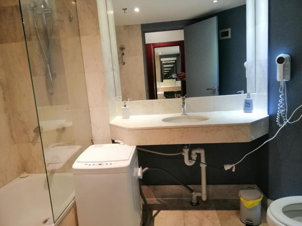 Surfers Ocean View Sleeps 4, Free Wifi, Washing Machine, Large Fridge * Gold Coast