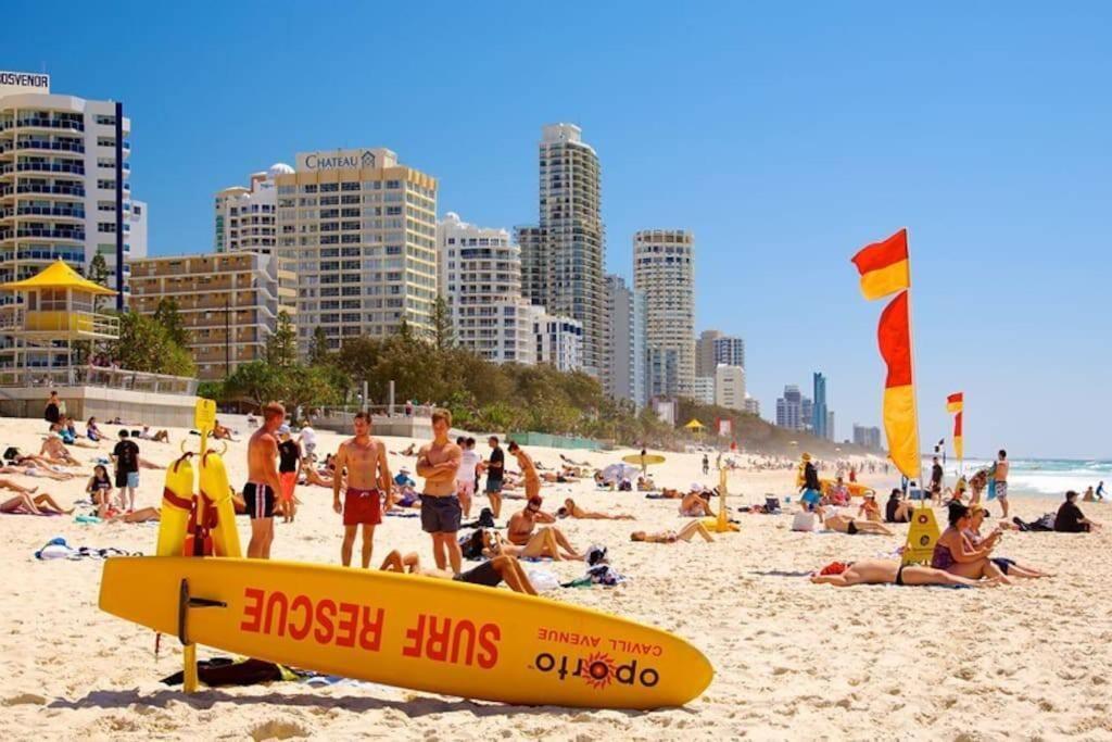 Apartment Surfers Ocean View Sleeps 4, Free Wifi, Washing Machine, Large Fridge *